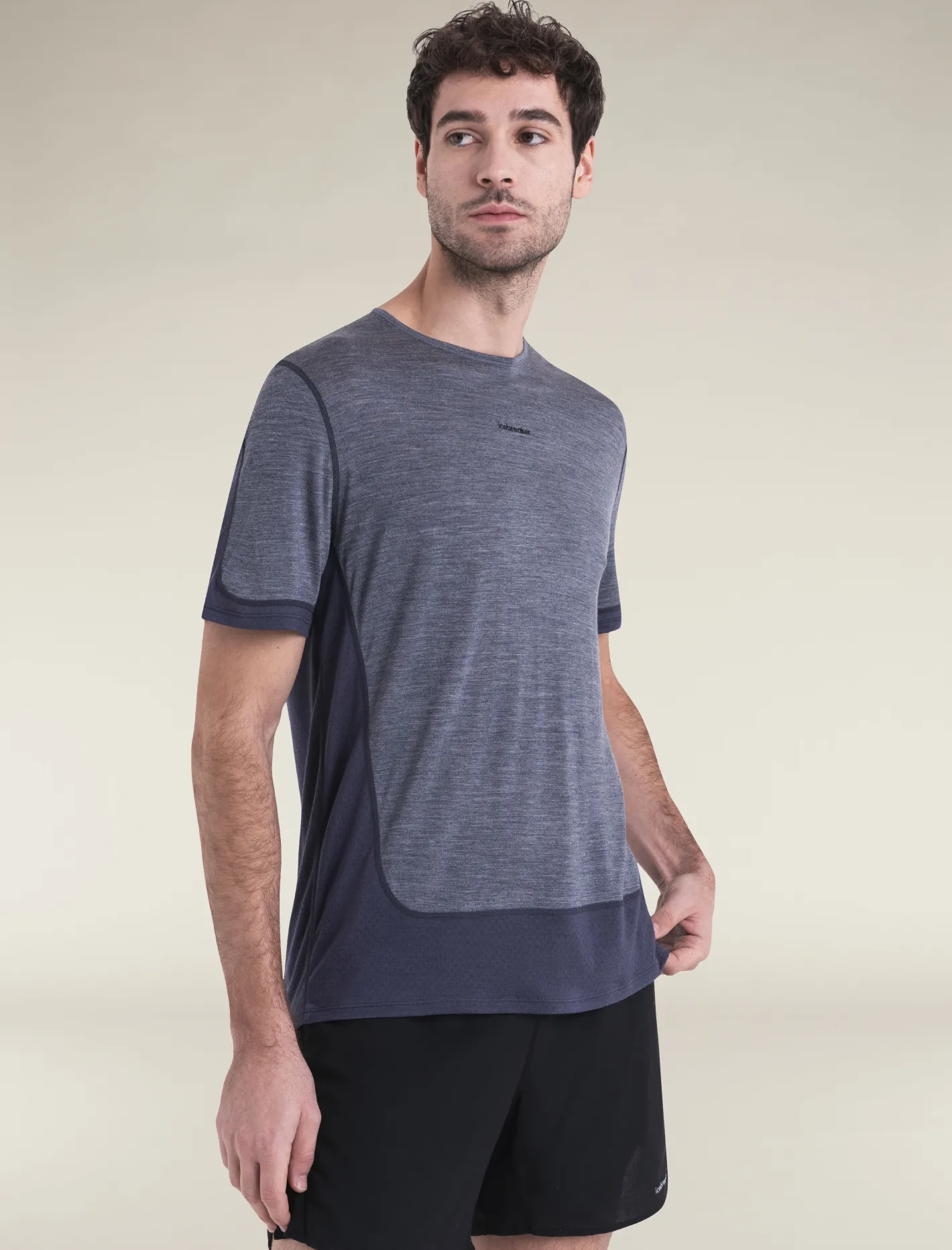 Icebreaker T-shirts^Men's Merino Blend 125 ZoneKnit™ Energy Wind Short Sleeve T-Shirt Graphite/GraphiteHeather