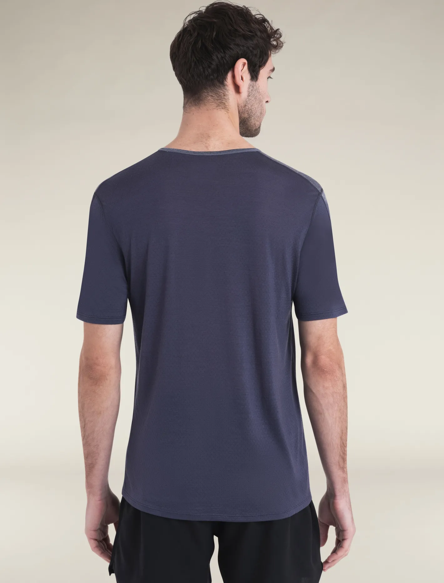 Icebreaker T-shirts^Men's Merino Blend 125 ZoneKnit™ Energy Wind Short Sleeve T-Shirt Graphite/GraphiteHeather