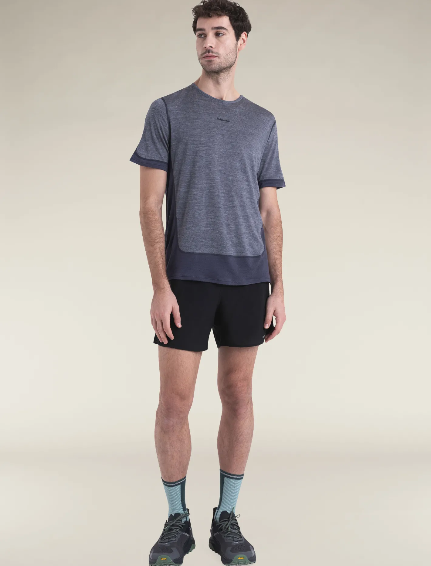 Icebreaker T-shirts^Men's Merino Blend 125 ZoneKnit™ Energy Wind Short Sleeve T-Shirt Graphite/GraphiteHeather