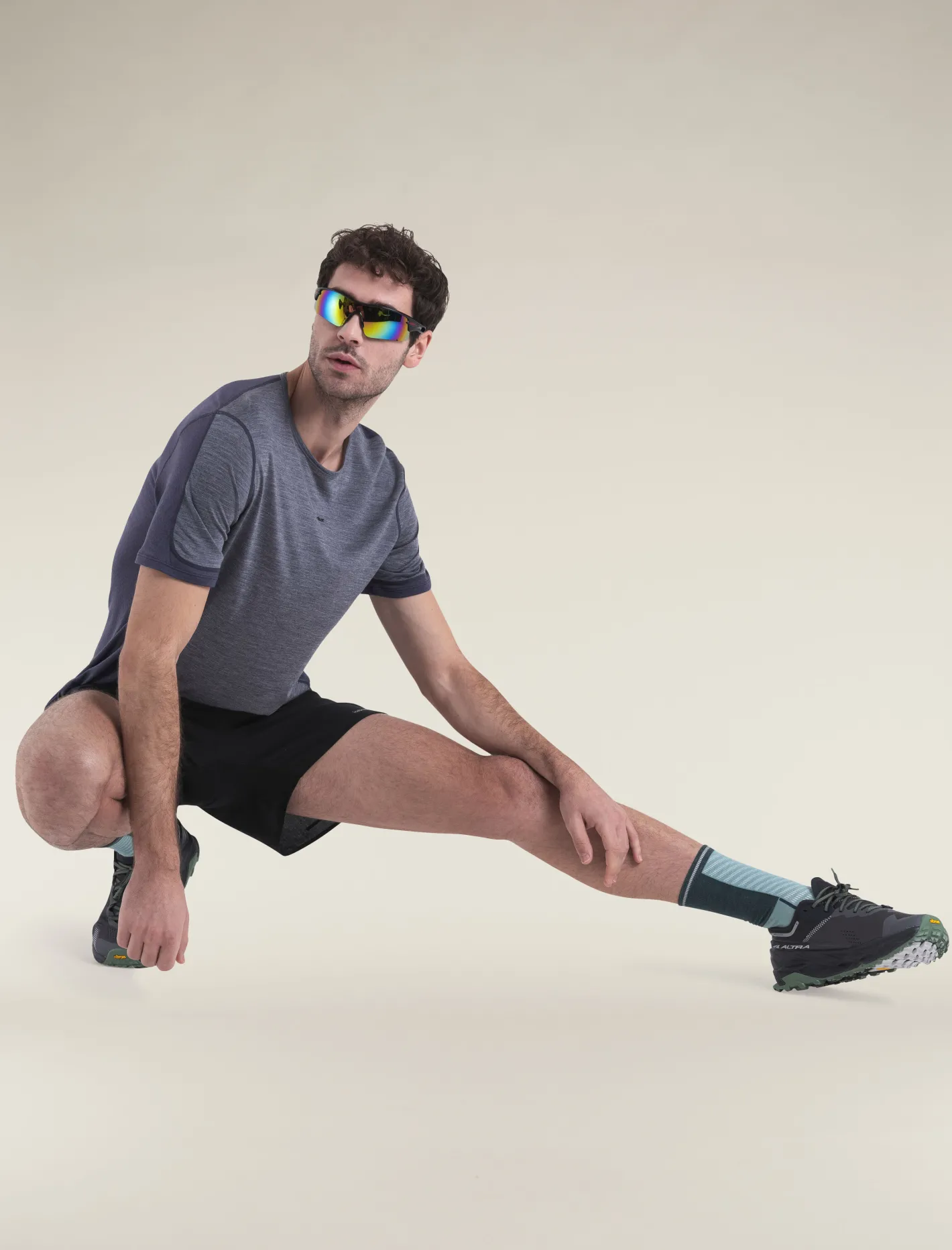Icebreaker T-shirts^Men's Merino Blend 125 ZoneKnit™ Energy Wind Short Sleeve T-Shirt Graphite/GraphiteHeather