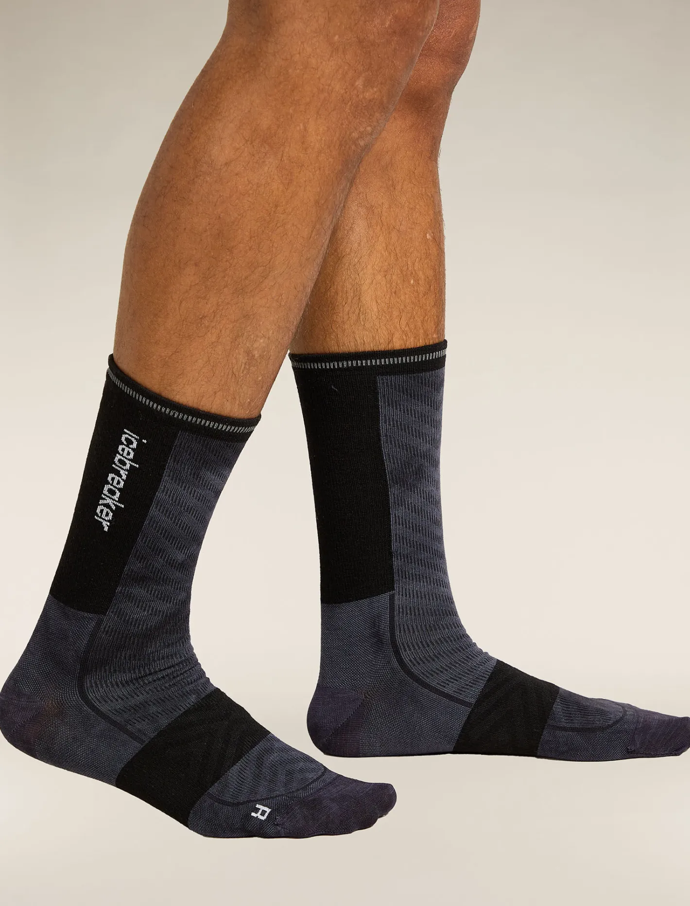Icebreaker Socks^Men's Merino Blend Run+ Ultralight Crew Socks Cloud Dye Graphite/Black